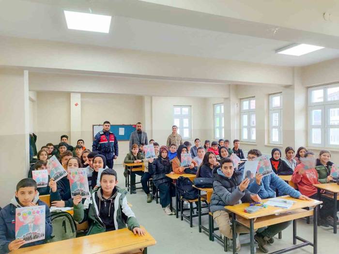 Öğrencilere Güvenli İnternet Kullanımı Anlatıldı