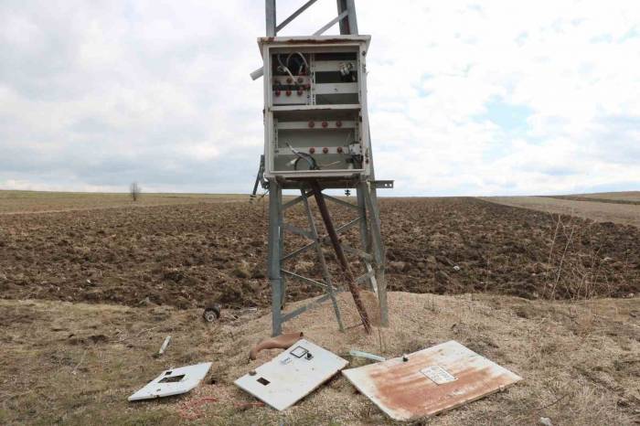 Elektrik Panoları Hırsızların Hedefi Oldu