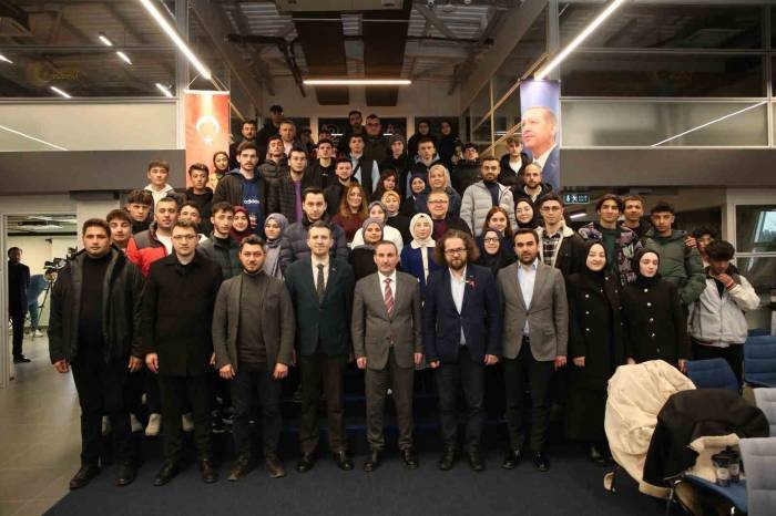 Başkan Tombaş Gençlerle Gençlik Projelerini Konuştu