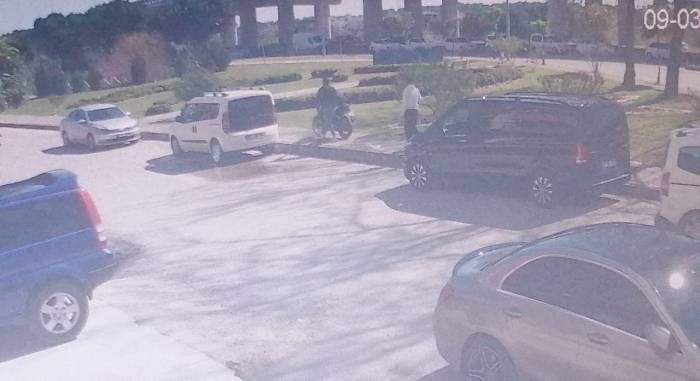 Kazada Yaralanan Arkadaşını Ve Motosikletini Olay Yerinden Kaçırdı