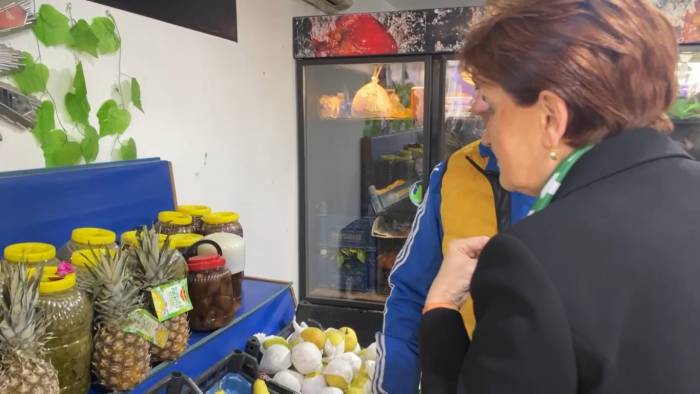 Akşener, Gezdiği Gönen’de Turşu Ve Asma Yaprağı Satın Aldı