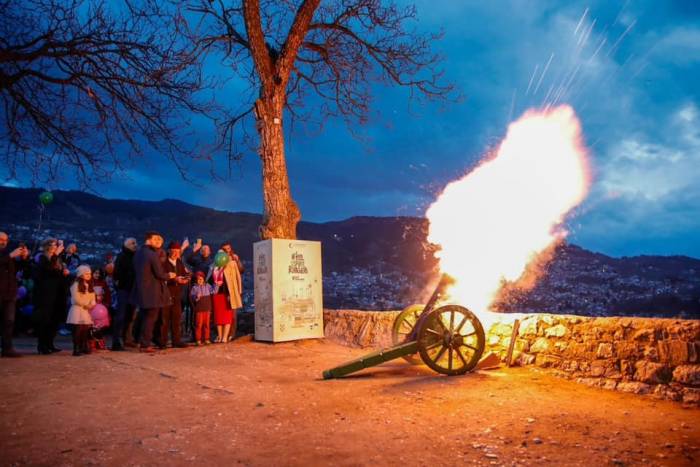 Bosna Hersek’te Müslümanlar İlk Teravih İçin Camilere Akın Etti