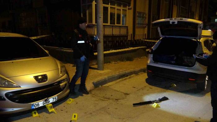 Park Yeri Yüzünden Komşusuna Kızdı, Araca Kurşun Yağdırdı