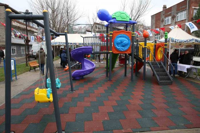 Eyüpsultan’da Yeni Açılan Parka Alibeyköy’ün İlk Belediye Başkanı Fettah Kahraman’ın Adı Verildi