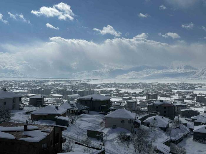 Hakkari’de 73 Köy Ve 118 Mezra Yolu Ulaşıma Kapandı