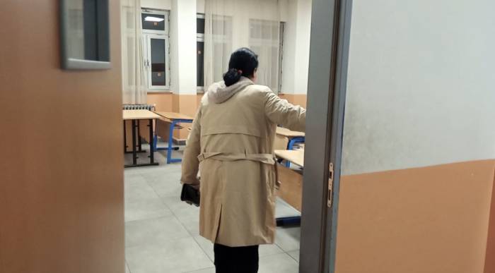 Bir Annenin Yürek Yakan Anları: Hüngür Hüngür Ağlayarak Kayıp Oğlunun Okuluna Gitti