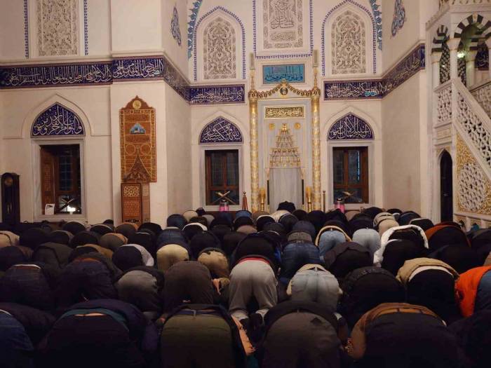 Tokyo’da Ramazan Ayının İlk Teravih Namazı Kılındı