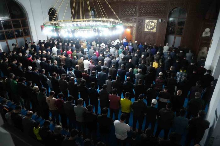 Muş’ta İlk Teravih Namazı Kılındı