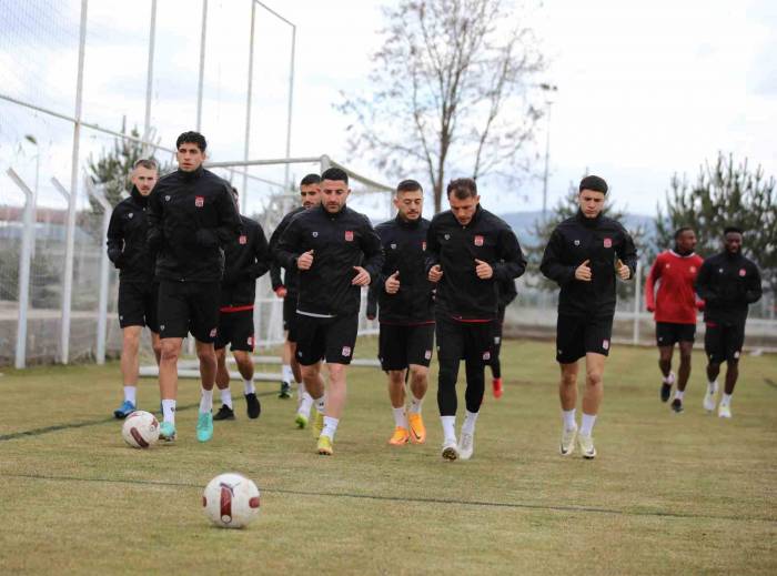 Sivasspor, Adana Demirspor Maçı Hazırlıklarına Başladı