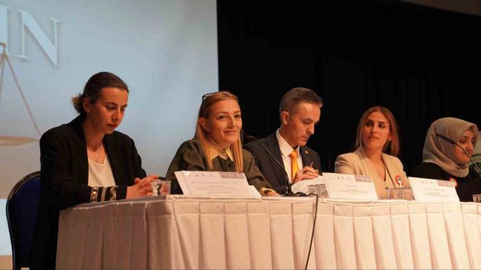 Erkek Akademisyenden Dikkat Çekici Kadın Çıkışı