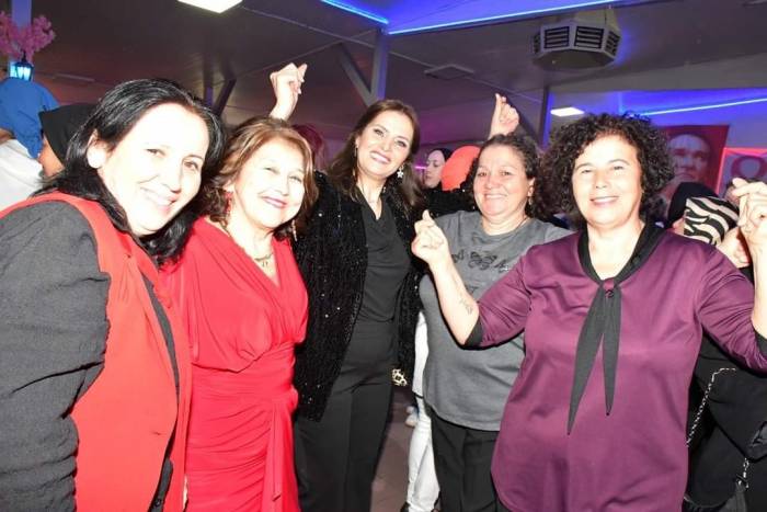 Alaplılı Kadınlar Doyasıya Eğlendi