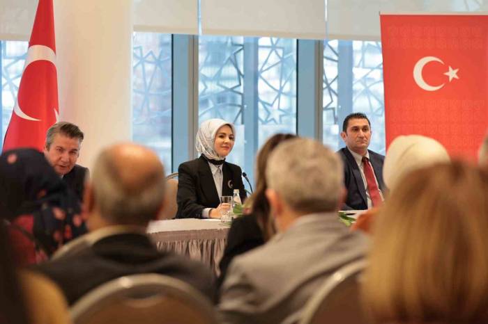 Bakan Göktaş Abd’deki Türk Vatandaşlarıyla Bir Araya Geldi