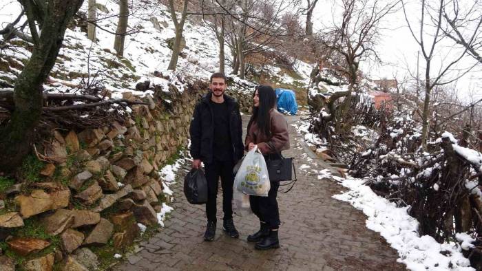 Gönüllülerden İhtiyaç Sahibi Ailelere Ramazan Kolisi