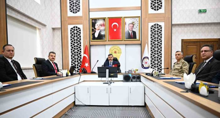 Erzurum Valisi’nden Dilenci Uyarısı: "İhtiyacı Olan Bizlere Gelsin"