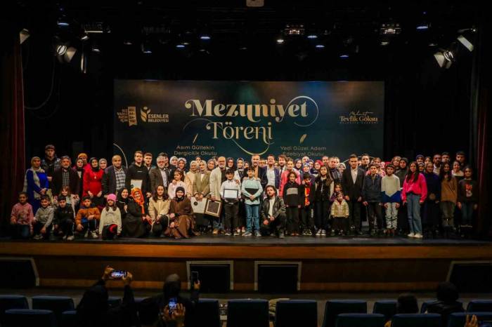 Esenler’de Çiçeği Burnunda Edebiyatçılar Mezun Oldu