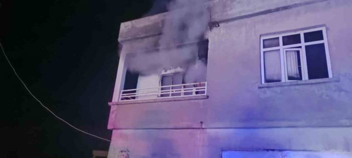 Yaşlı Çiftin Evinde Çıkan Yangın Maddi Hasara Yol Açtı