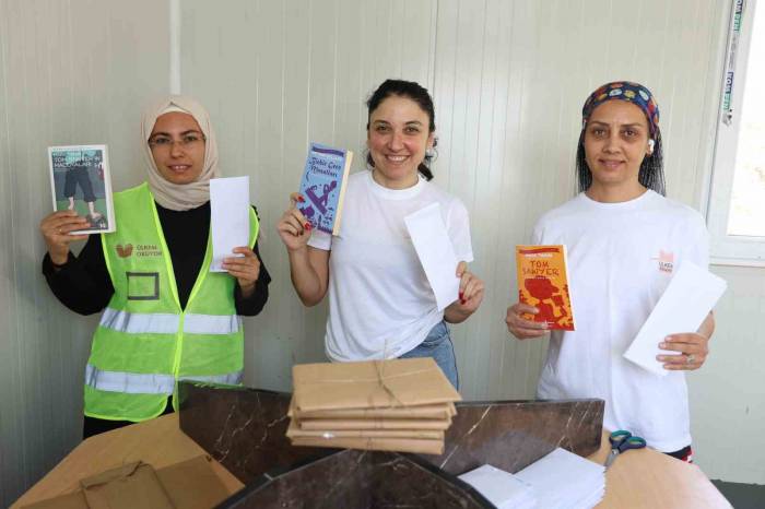 Sağlıkçı Havva, İsmini Açıklamak İstemeyen Çiftin 600 Bin Tl’lik Yardım Parasını Afetzede Vatandaşlara Ulaştırdı