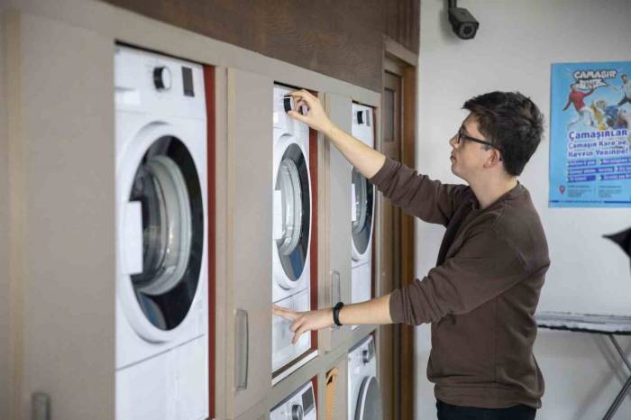 Üniversite Öğrencileri, Çamaşır Kafe İle Zamandan Ve Bütçeden Tasarruf Ediyor