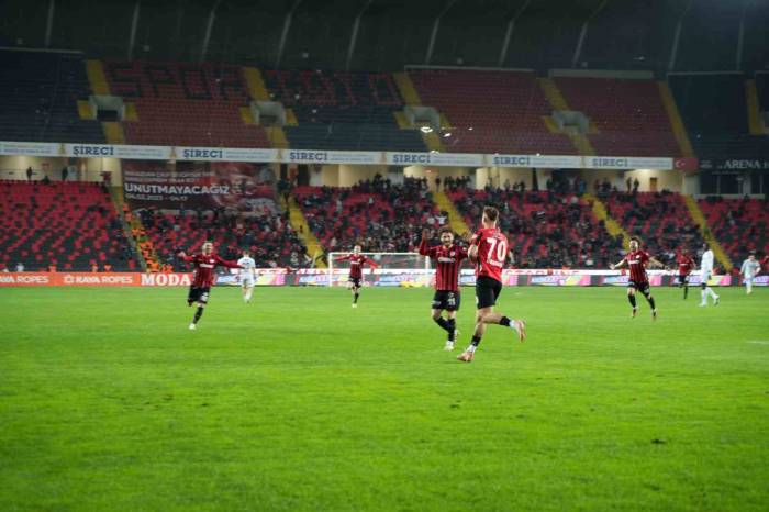 Trendyol Süper Lig: Gaziantep Fk: 2 - Beşiktaş: 0 (Maç Sonucu)