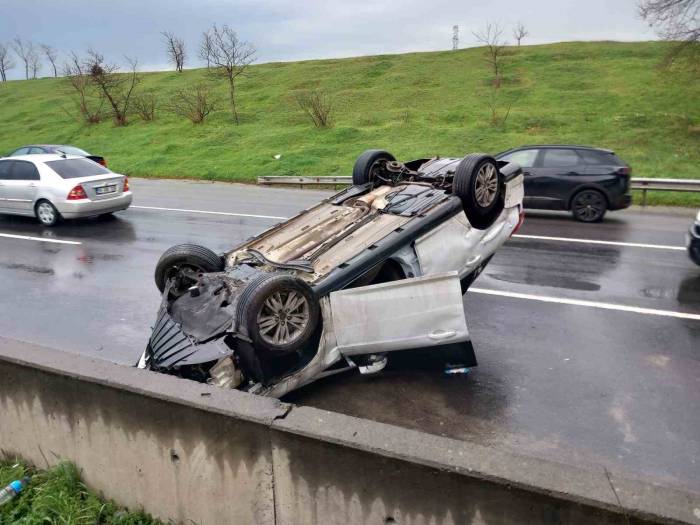 Otomobil Takla Attı, 3 Polis Emniyet Kemeri Sayesinde Araçtan Sağ Çıktı