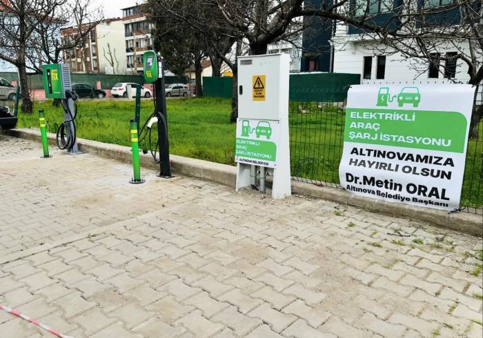 Altınova’ya Elektrikli Araç Şarj İstasyonu Kuruldu