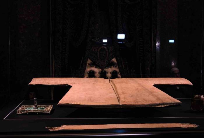 Hırka-i Şerif Cuma Günü Ziyarete Açılıyor