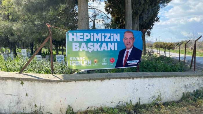 Yenipazarlı Başkan Adayı Mezarlığa Öyle Bir Afiş Astı Ki Görenler Şaşkınlığını Gizleyemiyor