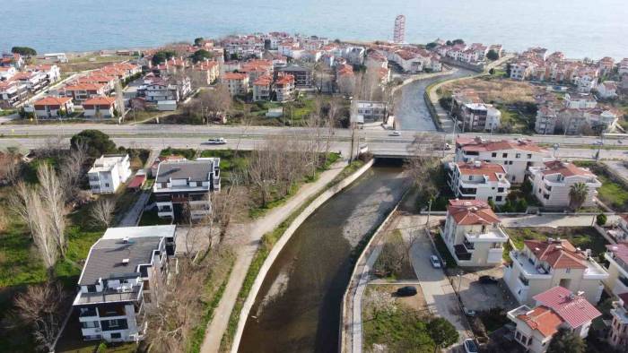 Bu Çayın İki Yakasındaki Komşular 3 Dakika Arayla Oruçlarını Açıyor