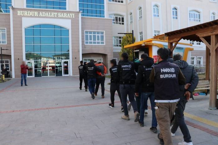 Burdur’da Uyuşturucu Operasyonu: 11 Şüpheli Tutuklandı