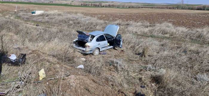 Otomobil Ve Ticari Araç Çarpıştı: 2 Yaralı