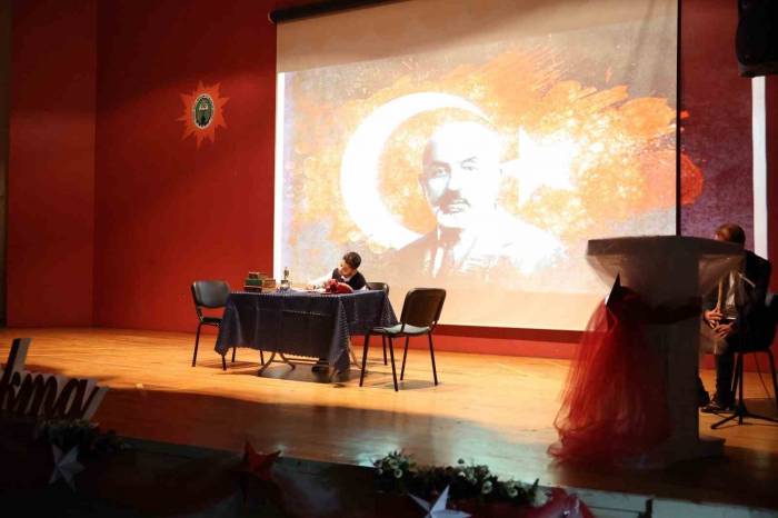 İstiklal Şairini Tiyatro Gösterimi İle Andılar