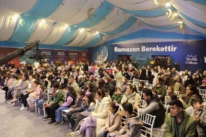 Esenler’de Ramazan Coşkusu Meydanlara Taştı