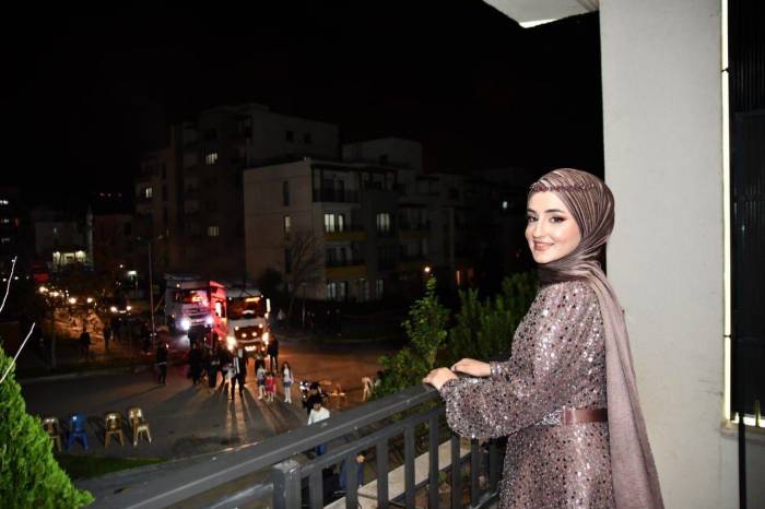 Bir Garip Kız İsteme Konvoyu: Genç Tır Şoförü Hayalini Gerçekleştirdi