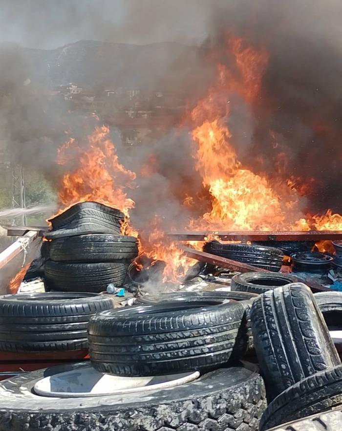 Lastikçide Çıkan Yangında Alevler Korkuttu