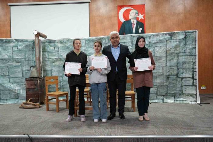 Hisarcık’ta Dereceye Giren Öğrenciler Ödüllendirildi