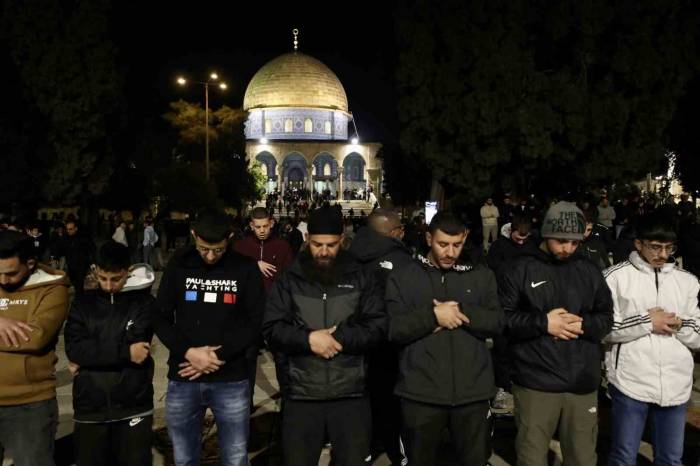 Mescid-i Aksa’da Ramazanın İlk Gününde Teravih Namazı 35 Bin Kişiyle Kılındı