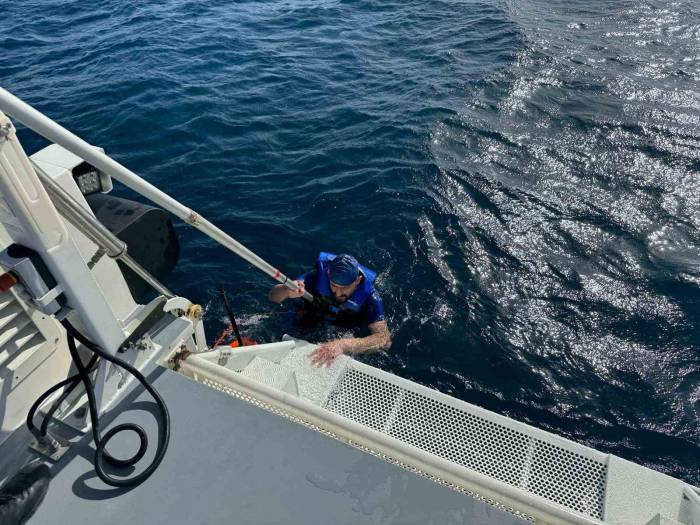 Yüzerek Yunanistan’a Geçmeye Çalıştı