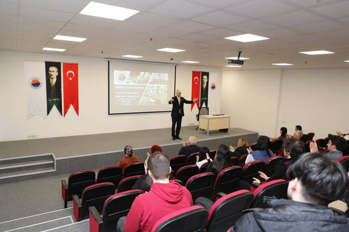 Sinop’ta “Bağımlı Olma Özgür Ol” Konferansı