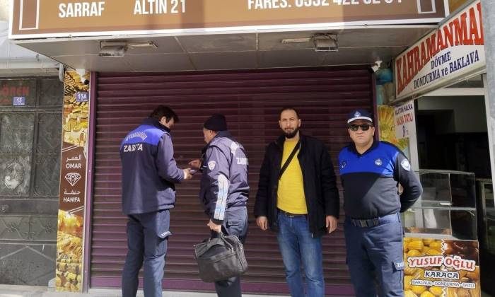 Belediye O Kuyumcu Dükkanını Mühürledi