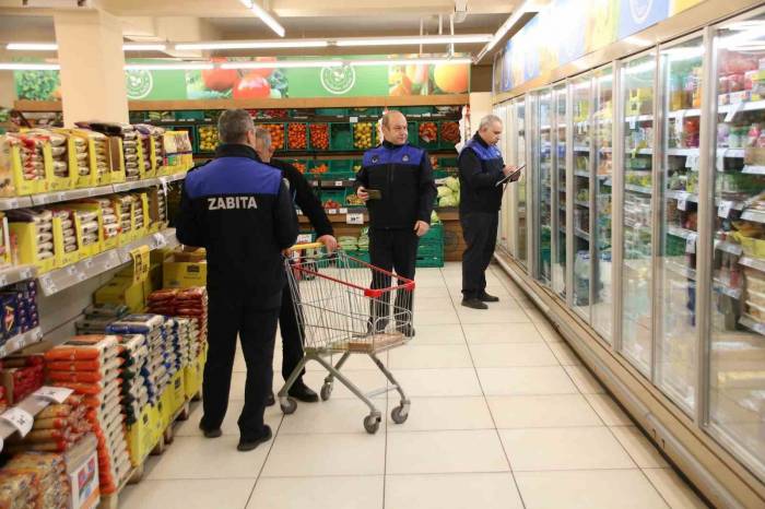 Derince’de Marketler Denetleniyor