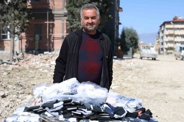 Karış Karış Bildiği Sokaklarda Ekmek Parasını Kazanıyordu, Ömrünün Geçtiği Sokakları Tanıyamaz Hale Geldi