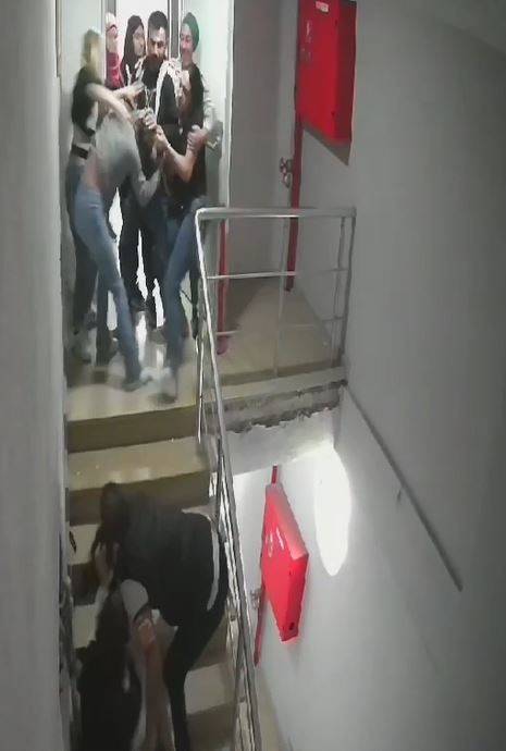 Kadın Çalışanların İşyerinde Saç Saça Baş Başa Kavga Anları Kamerada