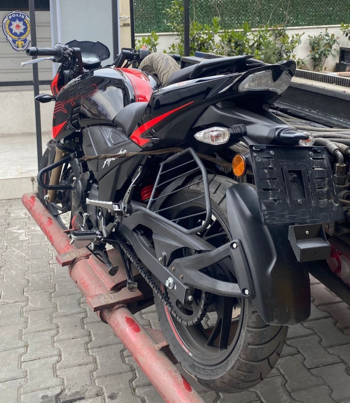 Kağıthane’de Motosikleti Gündüz Vakti Çevredekilere Aldırmadan Böyle Çaldı