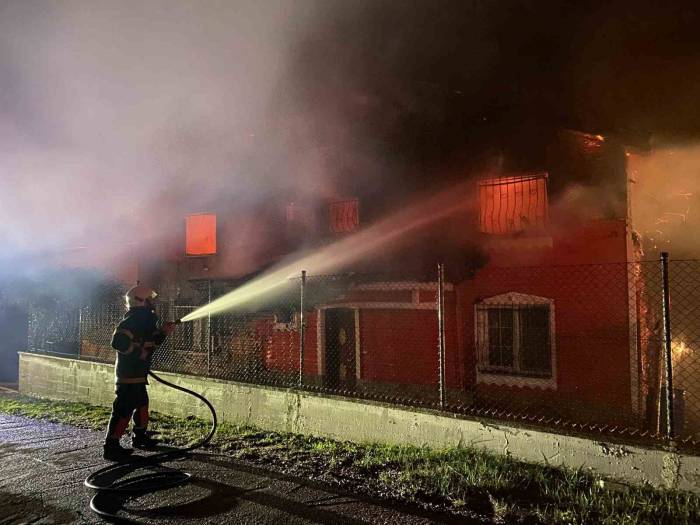 Alevlere Teslim Olan Ev Kullanılmaz Hale Geldi