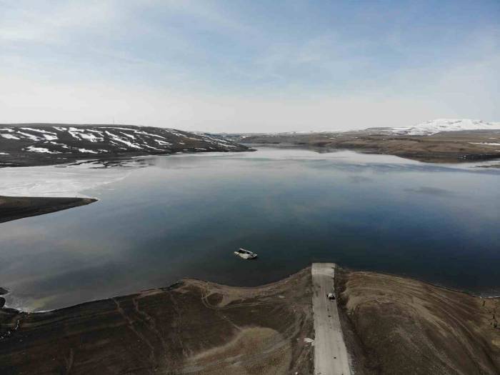 Kars Baraj Gölü’nün Buzları Çözüldü