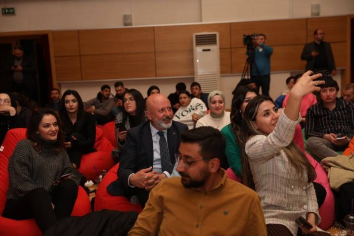 Başkan Çolakbayrakdar: “Gençlerimiz, Dünyada Ses Getirecek Çalışmalara İmza Atacak”