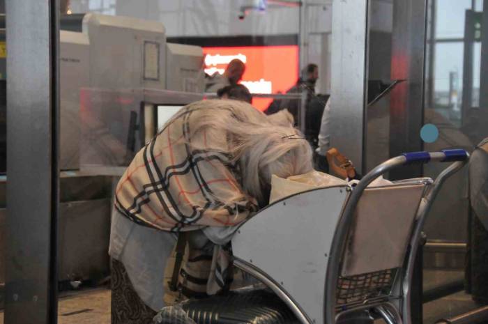 İran Vatandaşı Akademisyen İstanbul Havalimanı’nda Yaşıyor