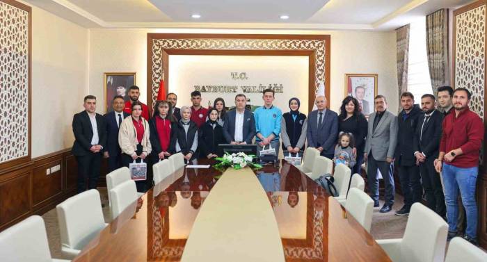 Vali Eldivan Başarılı Öğrencileri Ağırladı