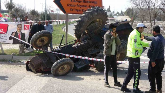 Otomobille Çarpışan Traktör Devrildi: 1 Ağır Yaralı