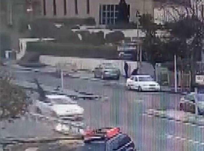 Avcılar’da Yolun Karşısına Geçmeye Çalışan Adama Otomobil Çaptı